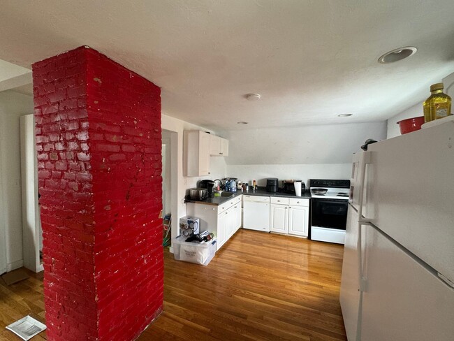 Building Photo - The Best Home in Brighton