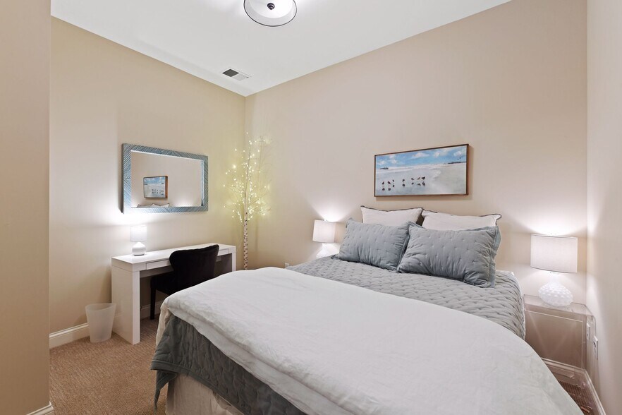 Second bedroom - 875 Lake St N