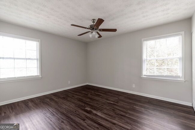 Building Photo - 2364 Peachwood Cir NE