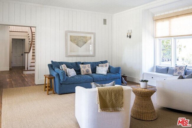 Building Photo - 6763 Zumirez Dr