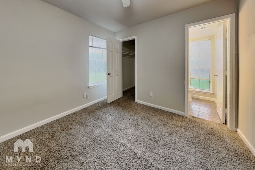 Building Photo - 4523 Bayou Vista Dr