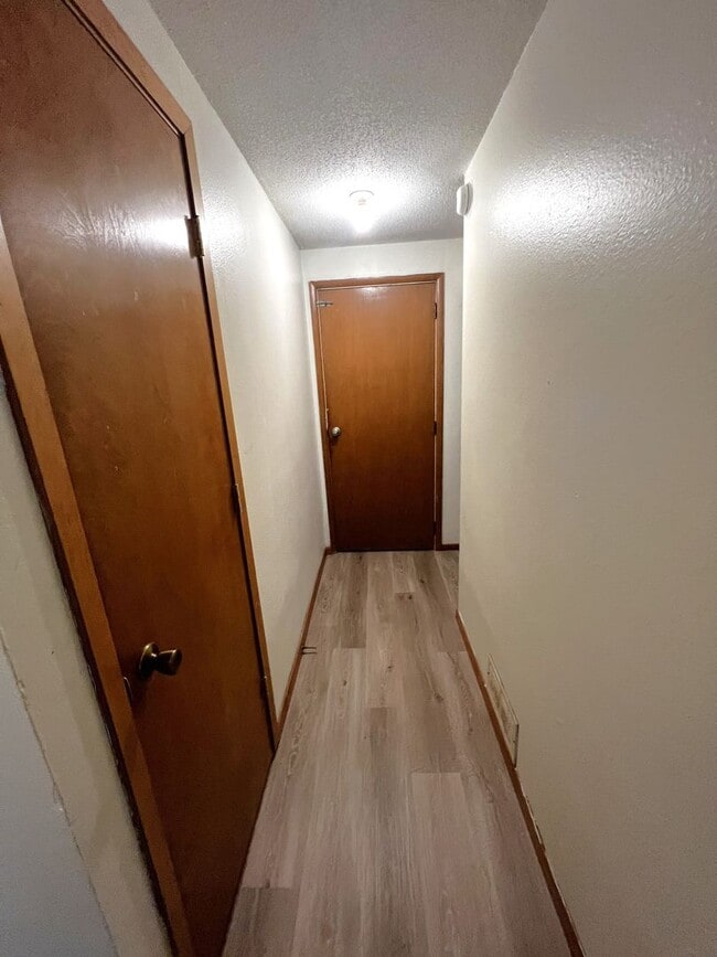 Building Photo - 3 Bedroom 1 Bath Home in Beautiful Iowa City!