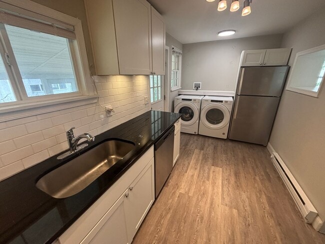 Building Photo - Single Family Home Available for Rent in t...