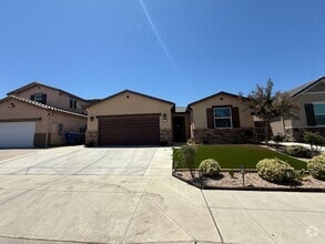 Building Photo - Must See! Fully furnished 3 bedroom, 2 bat...