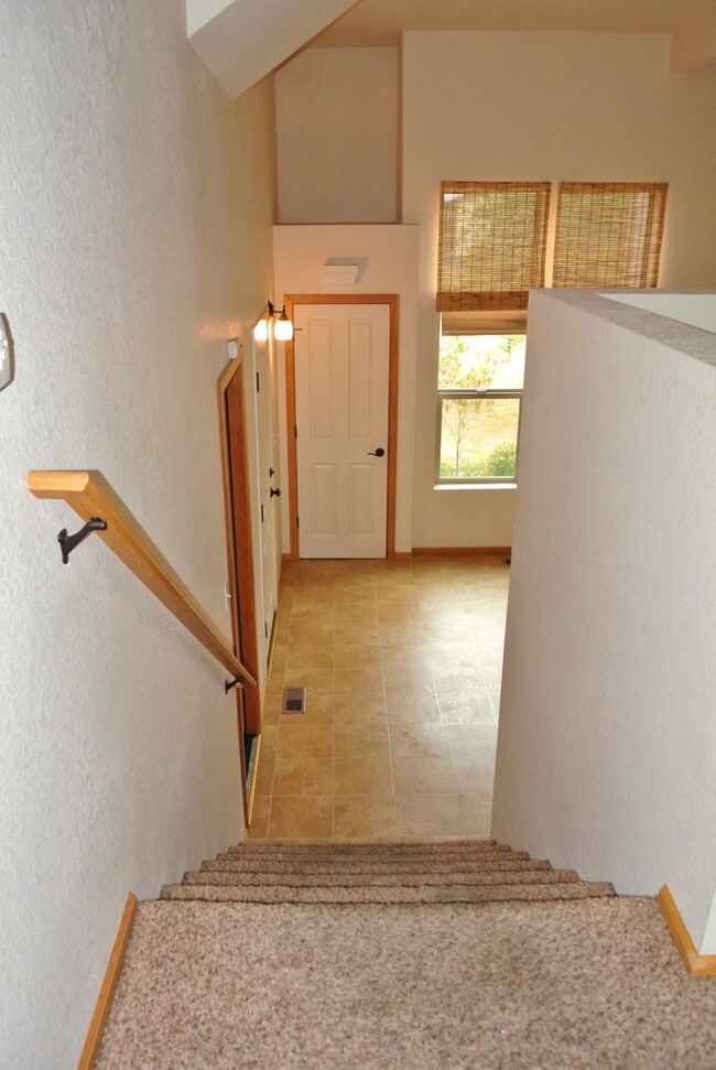 Building Photo - Corvallis Comfort & Convenience: Spacious 3-bedroom, 2.5 bath  Townhome