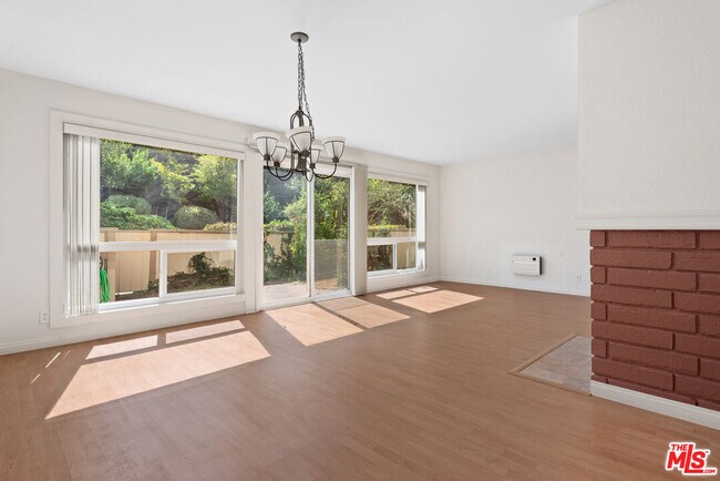 Building Photo - 106 Cresta Verde Dr