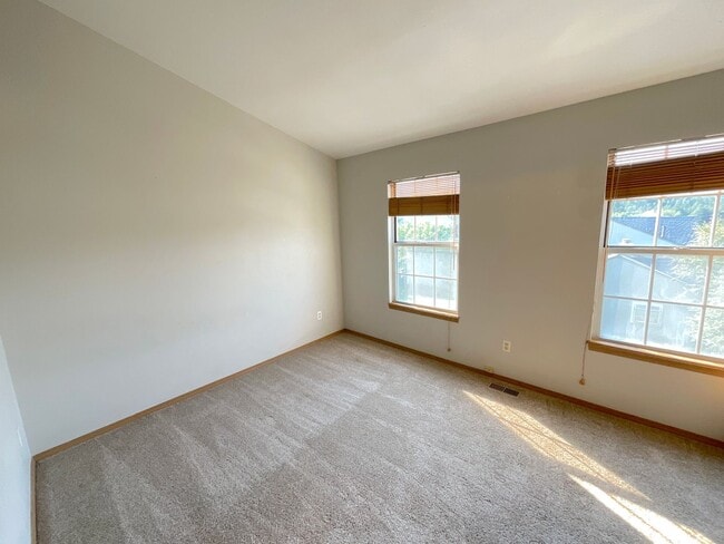 Building Photo - 2 Bedroom Townhome Available Near Austin B...