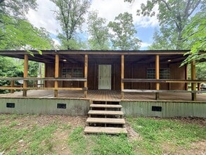 Building Photo - Beautifully updated 2-bedroom, 2-bathroom home
