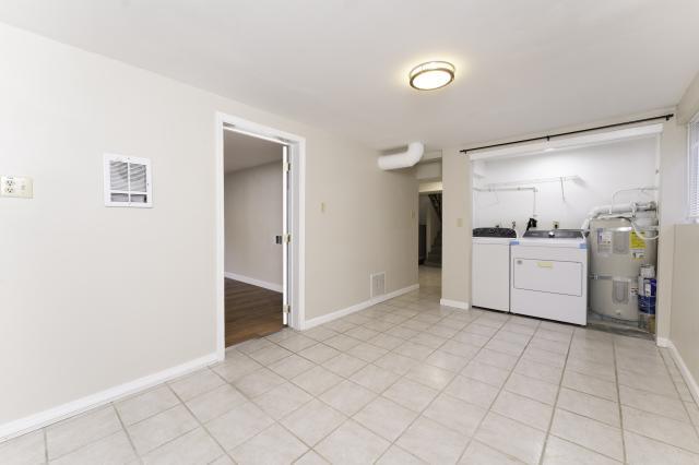 Building Photo - 4 bedroom in Seattle WA 98103