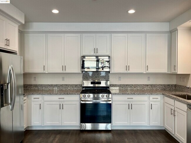 Building Photo - 2700 Wildflower Sta Pl