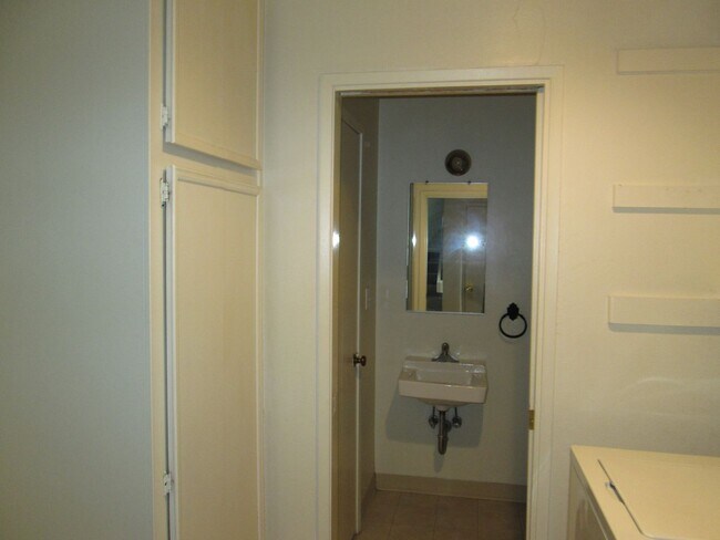 Building Photo - 570 Peach St