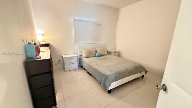 Building Photo - 695 SW 11th St