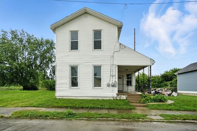Building Photo - Newly Renovated, Large Home in Dayton!!
