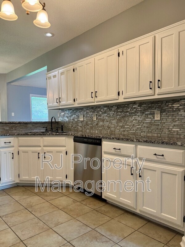 Building Photo - 6095 E Everett Hill Cir