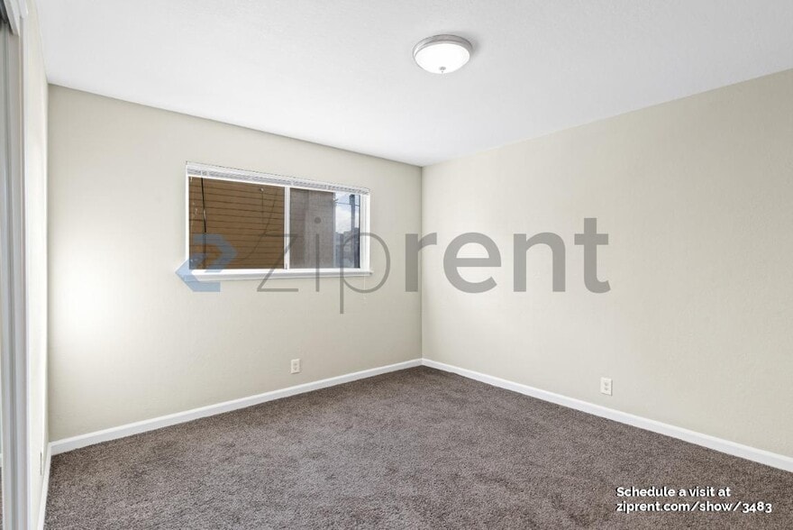 Building Photo - 1379 Harmon St