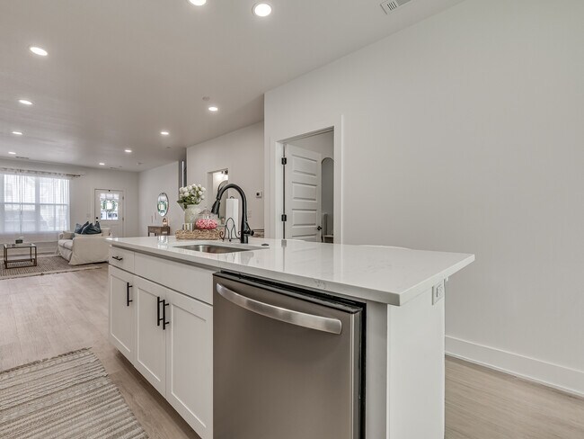 Building Photo - 1644 N Leverett Ave