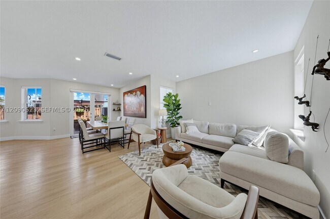 Building Photo - 4850 NW 108th Pl