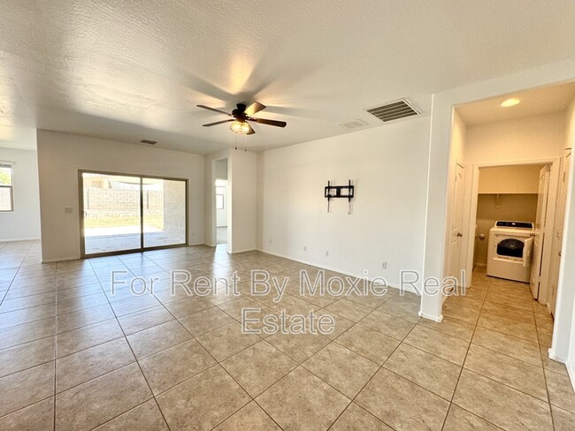 Building Photo - 17875 N Pietra Rd
