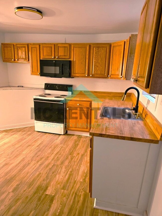 Building Photo - 427 Matthews St