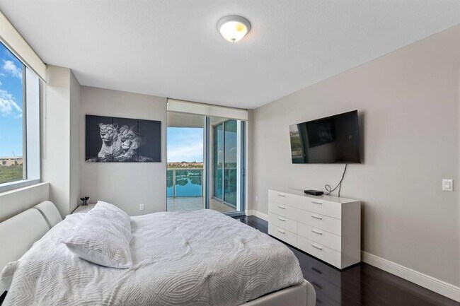 Building Photo - 2641 N Flamingo Rd