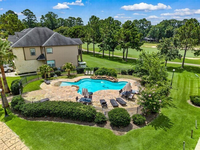 Building Photo - 16020 Fountainview Dr