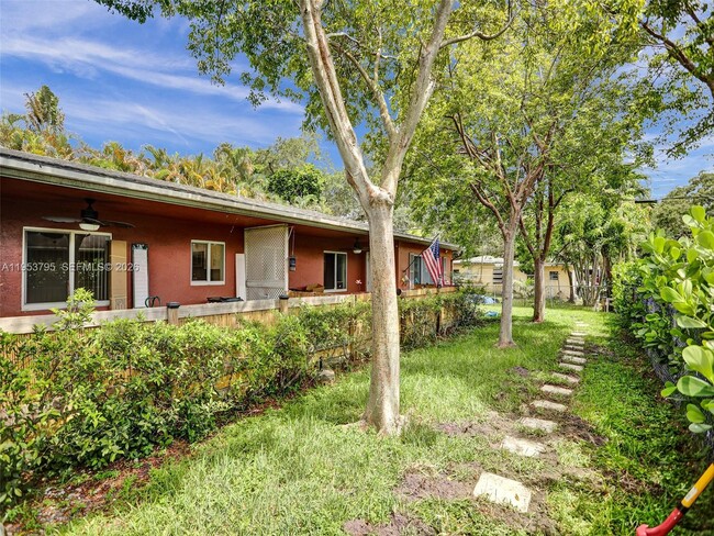 Building Photo - 920 SW 28th St