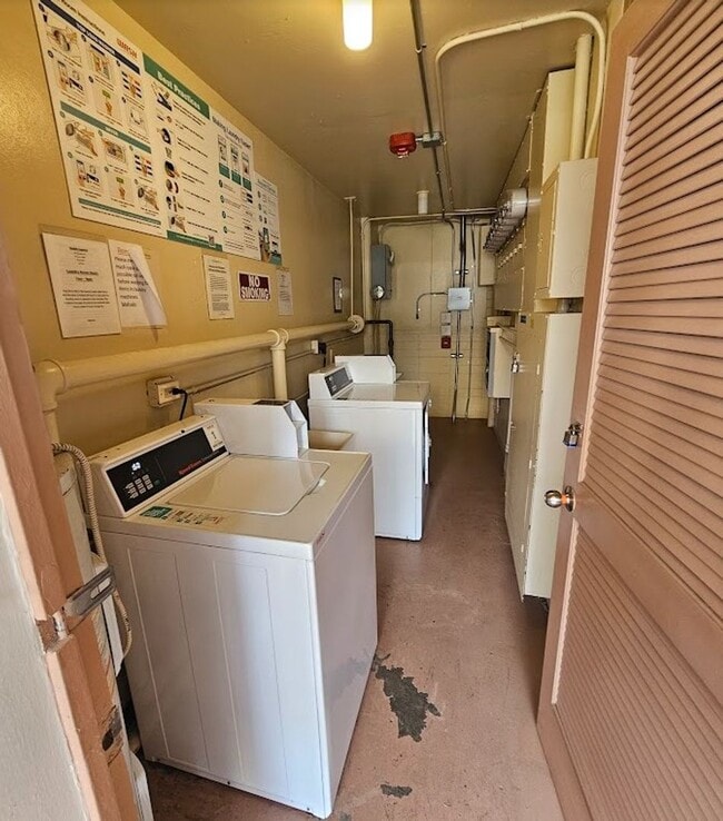 Building Photo - Near Waikiki Beach. Window AC. Near Public Transportation