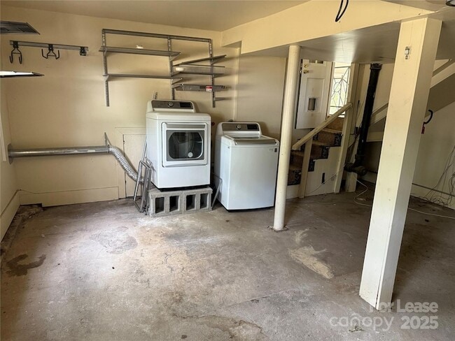 Building Photo - 2610 Providence Rd