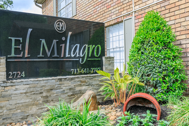 Building Photo - El Milagro Apartment Homes!