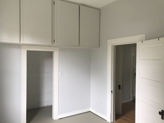 Building Photo - Available Now - 2bed, 1 bath house