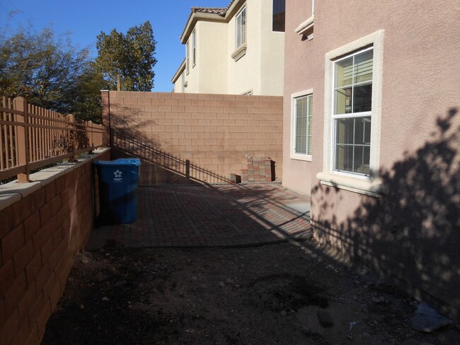Building Photo - 8339 Waylon Ave