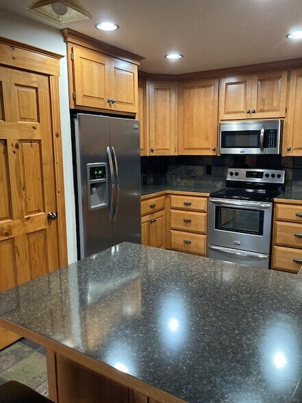 Building Photo - 18319 E Riverway Ave