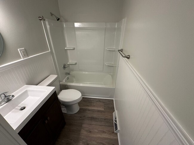 Building Photo - Great newly updated 3 bed 1 bath home in G...