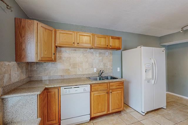 Building Photo - 13818 Methuen Green Dr