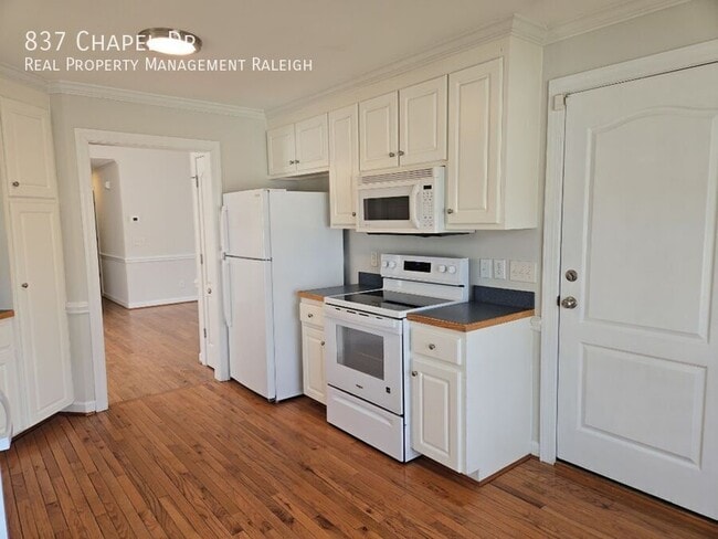 Building Photo - 837 Chapel Dr