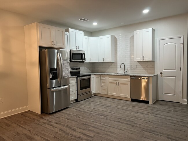 Building Photo - 203 Austin St