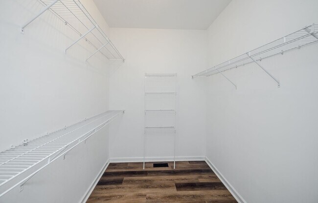 Building Photo - 4893 Somerset Dr