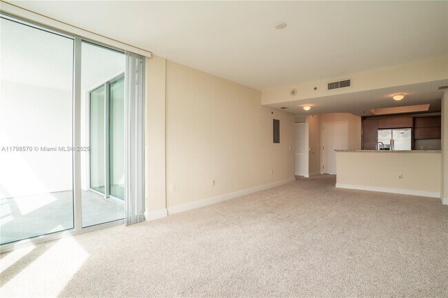 Building Photo - 2681 N Flamingo Rd
