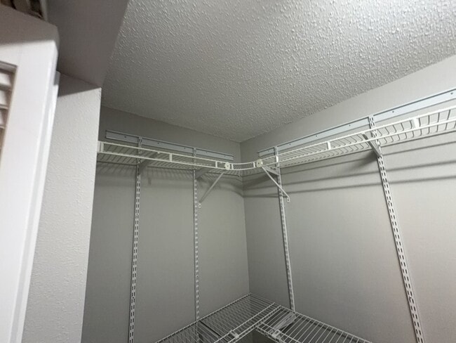 Building Photo - 2201 Grasmere Dr