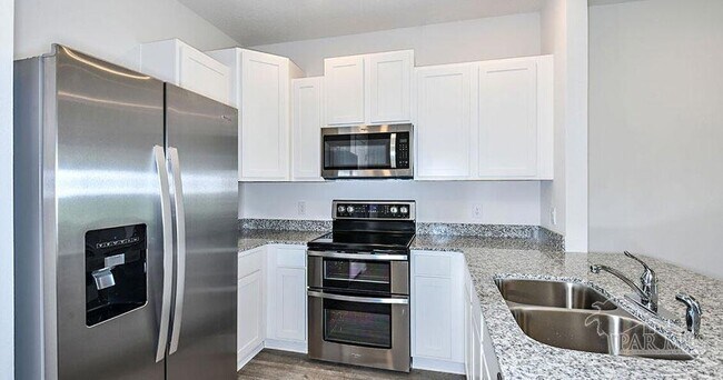 Building Photo - 3 Egret Ave