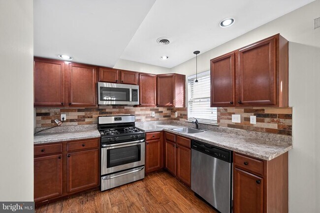 Building Photo - 137 Pointe Ridge Dr