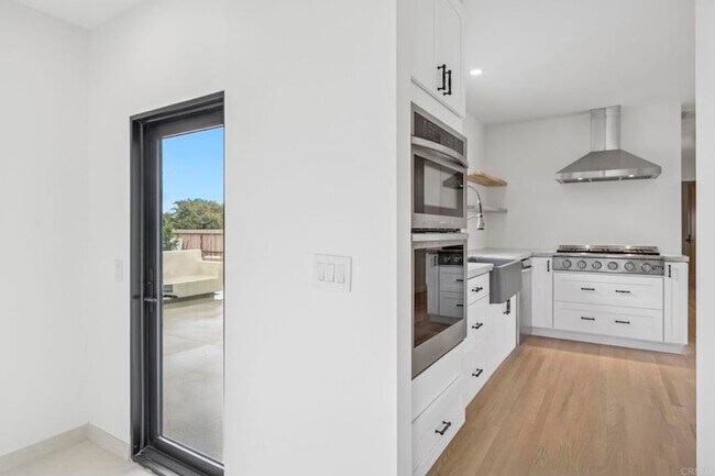 Building Photo - 1061 Buena Vista Way