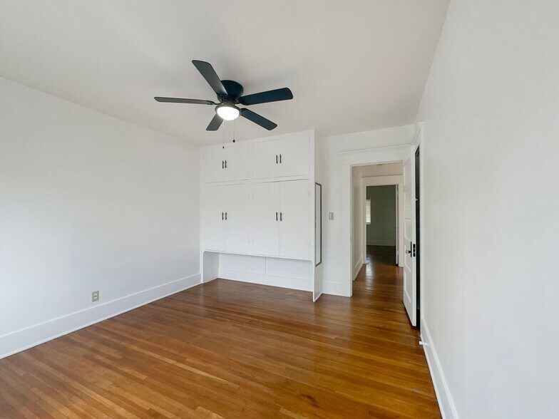 Building Photo - 209 Elm St