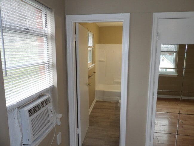 Building Photo - 720 Woodland Ave