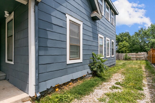Building Photo - 4333 Fisher St
