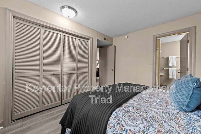 Building Photo - 211 McIver St