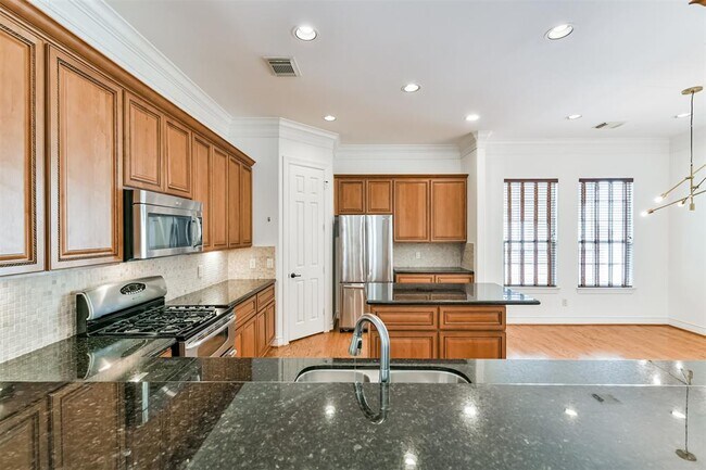 Building Photo - 1529 Rosewood St