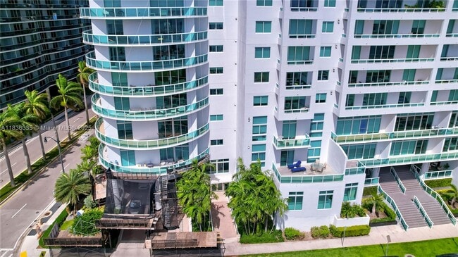 Building Photo - 1800 N Bayshore Dr