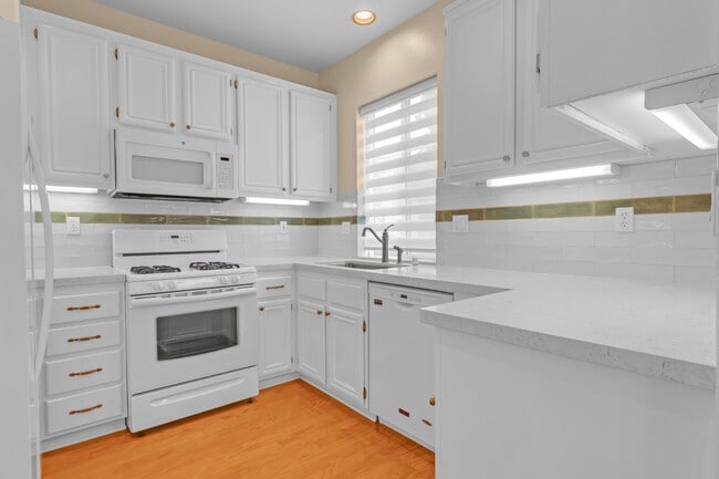 Building Photo - 51 Danbury Ln