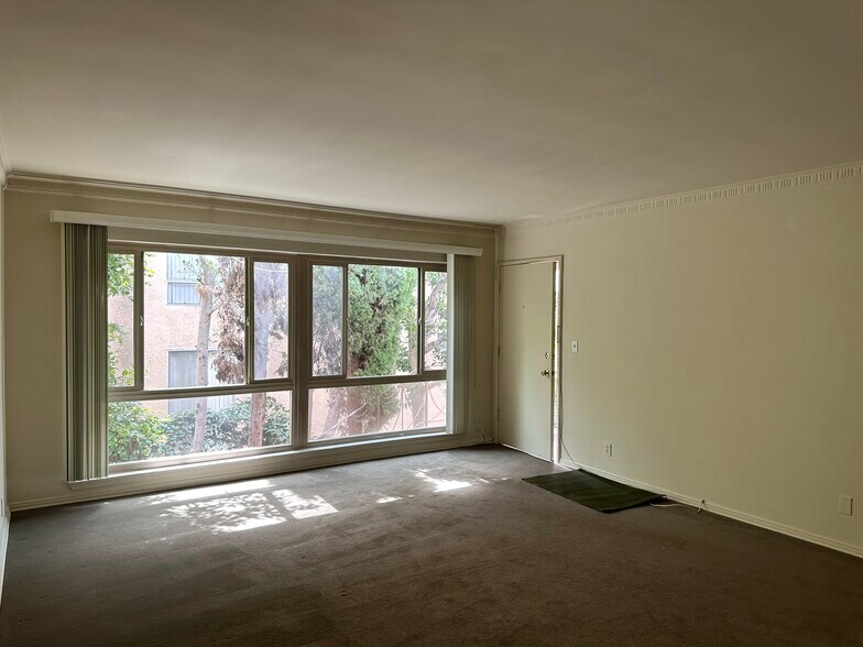 Building Photo - 548 Kelton Ave